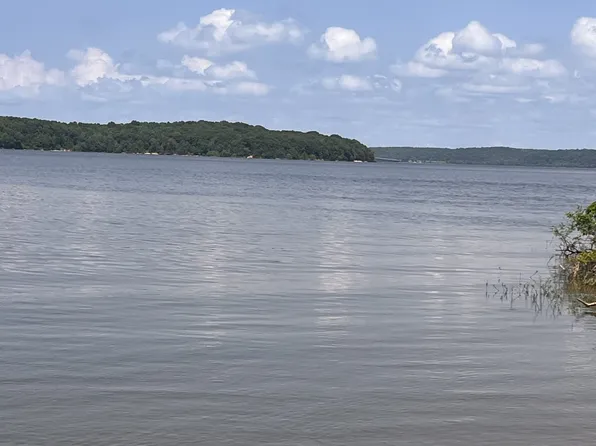 740 Lakeview Dr, Springville, TN 38256