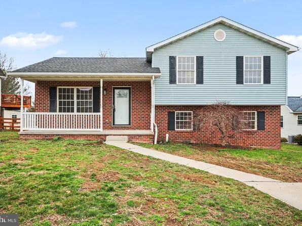 17 Mason Dixon Dr, Littlestown, PA 17340