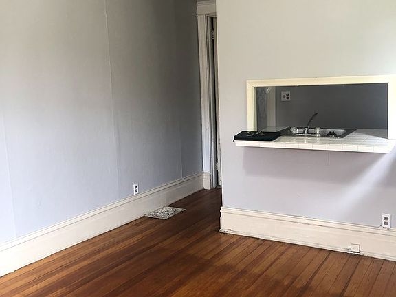 3rd image of 4823 Cass St APT 1