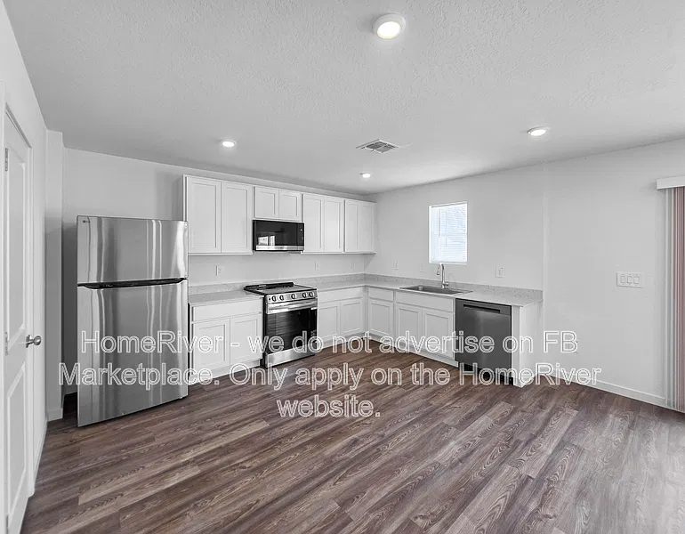 4 bed, 2.5 bath, 1943 sqft, $1,860 — Photo 3