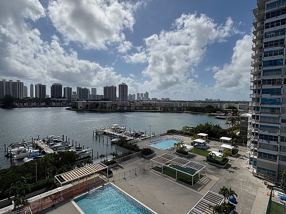 4th image of 18061 Biscayne Blvd APT 903