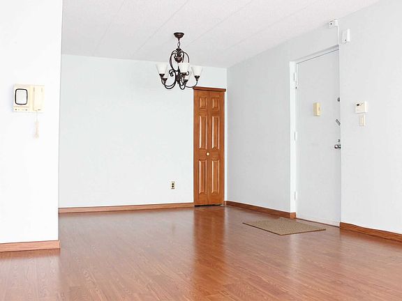 4th image of 61-12 69th St #3B