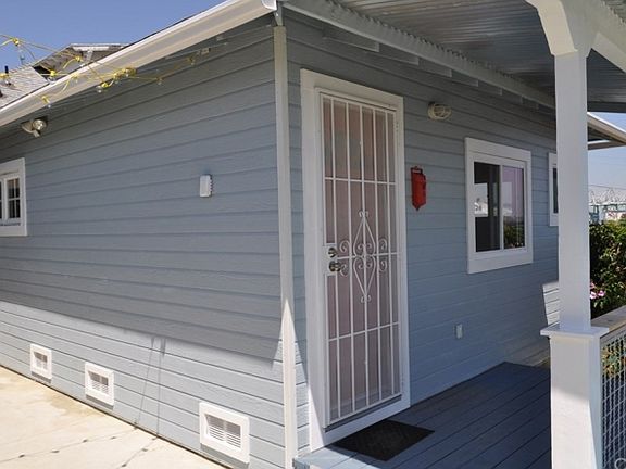 3rd image of 211 W Sepulveda St