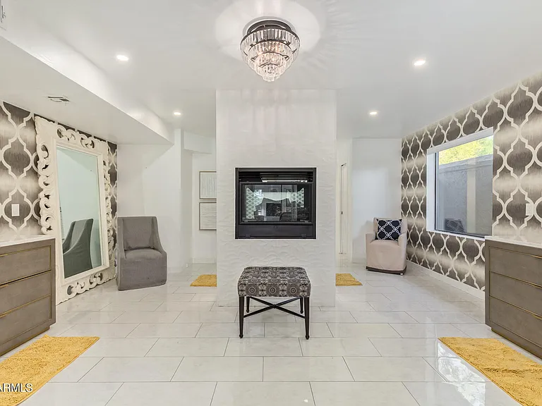4450 E Camelback Rd #1 — Photo 31