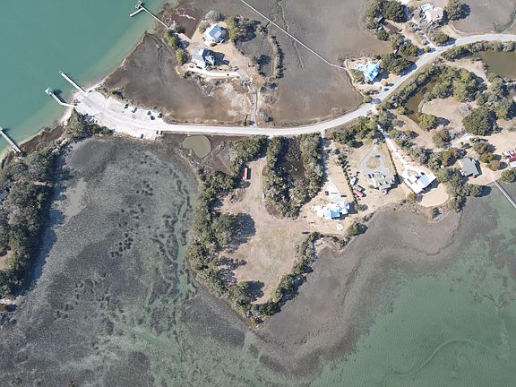 3rd image of 2421 Sol Legare Rd