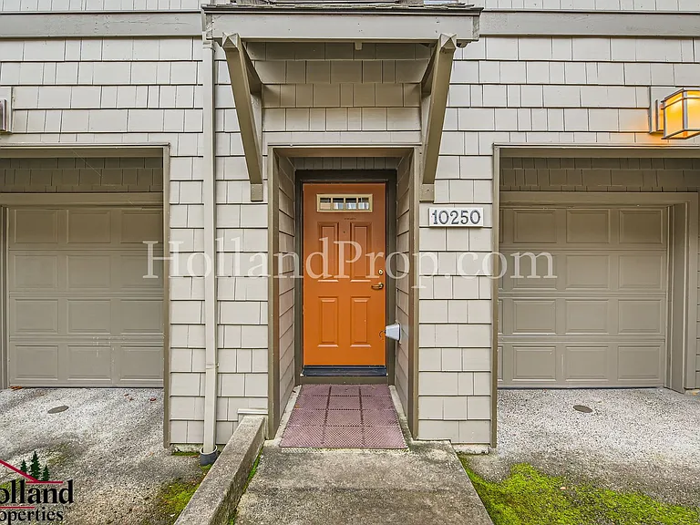 10250 NW Village Heights Dr — Photo 3