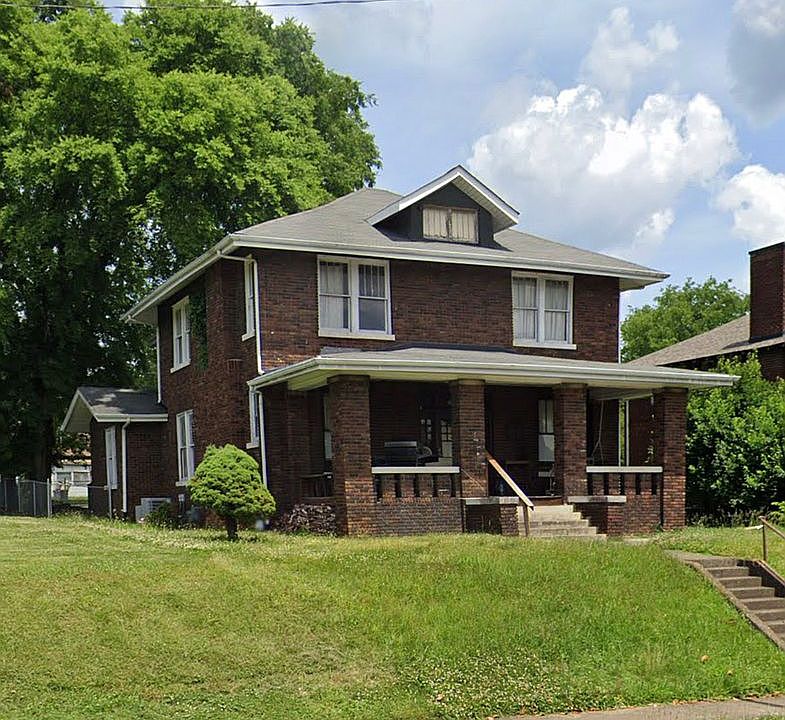 2nd image of 2445 E Magnolia Ave