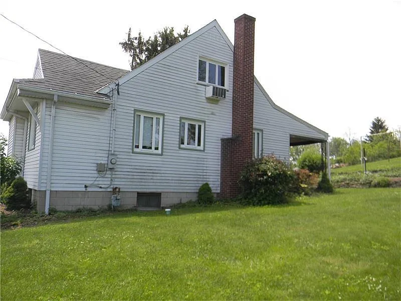 255 Hickory St photo 1