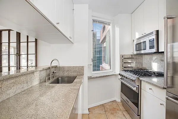 Rented by Douglas Elliman | media 22