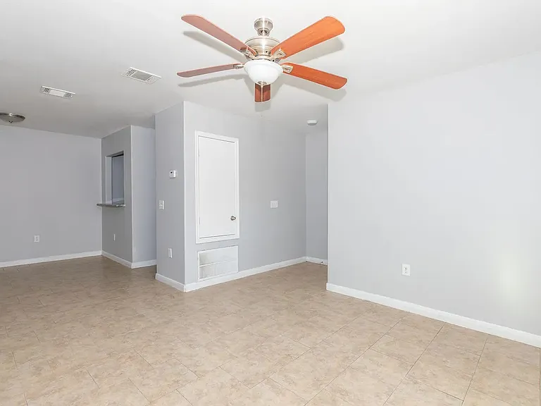 Capewood Apartments — Photo 20