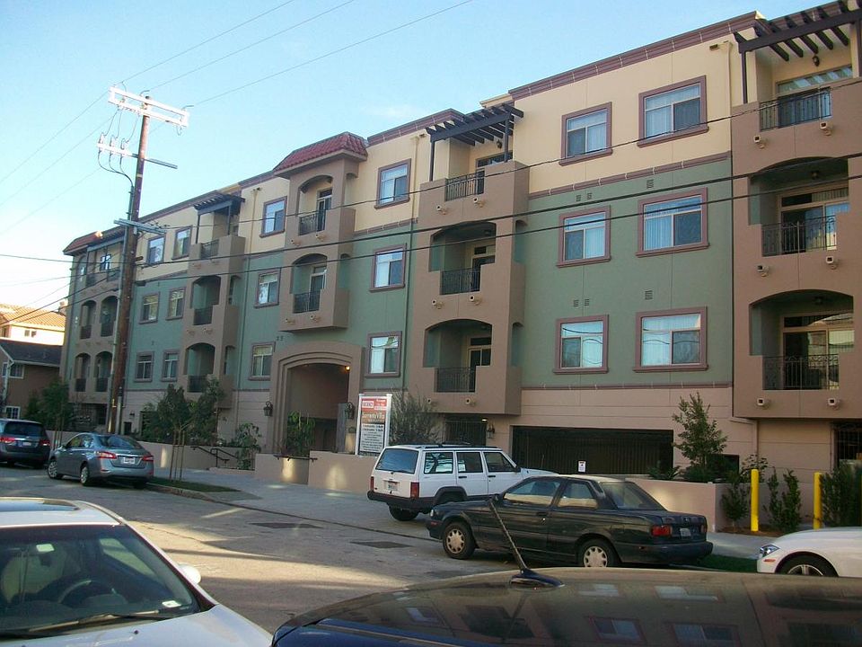 1st image of 10950 Bloomfield St Unit 208