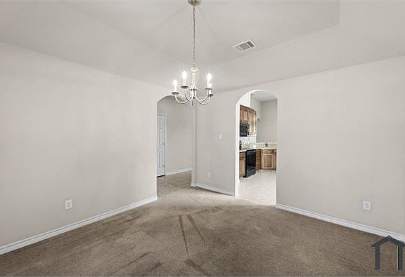 3rd image of 8220 Deer Bluff Ln