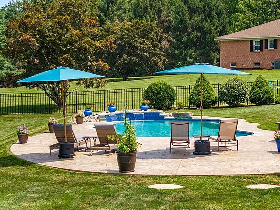 4th image of 4037 Holly Knoll Dr