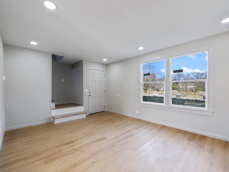 609 McPherson Ct S — Photo 7