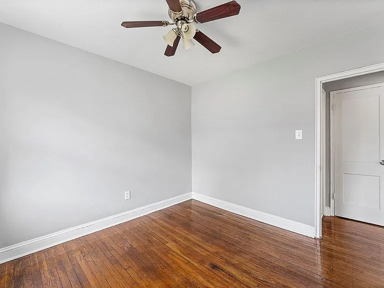 Girard Court Apartments — Photo 11