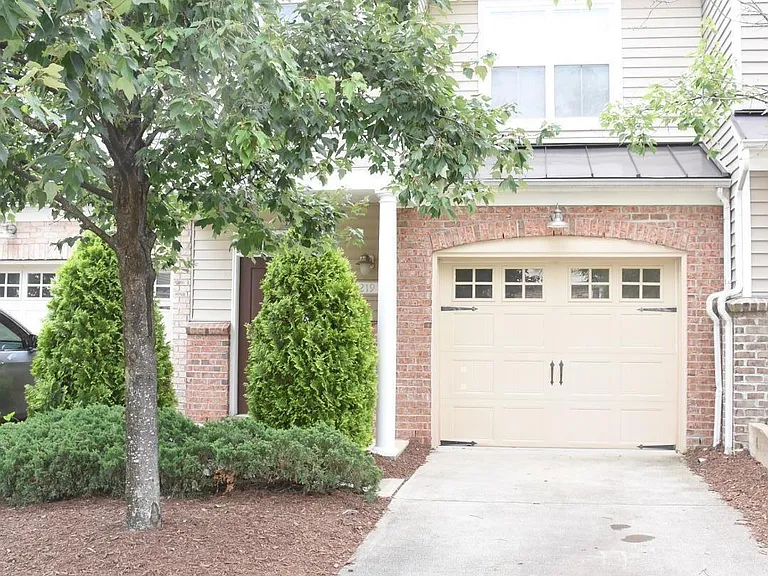 219 Murray Glen Dr — Photo 1