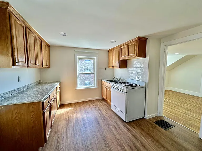 8-10 Ralph Piteri Ter — Photo 5