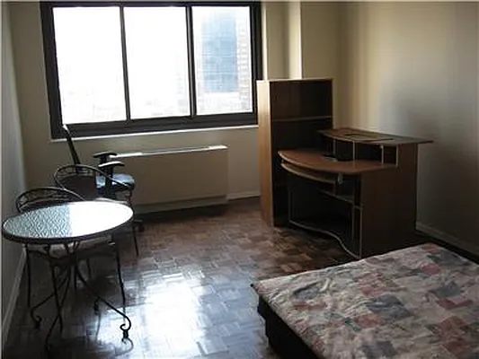 Rented by RELO REDAC INC. | media 17