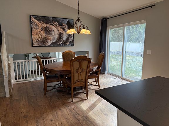 4th image of 1086 W Clearview Ct