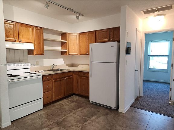 4th image of 306 NE 5th Ct #2