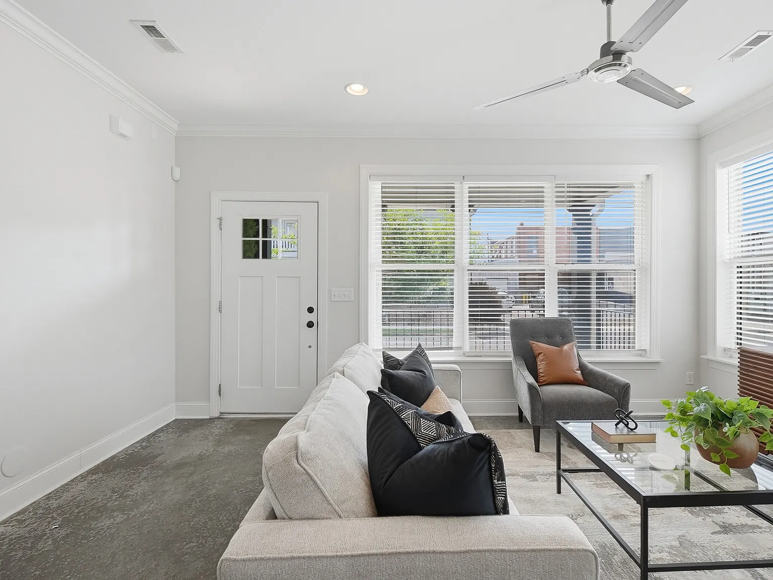 3 bed, 3.5 bath, 1908 sqft, $2,675 — Photo 4