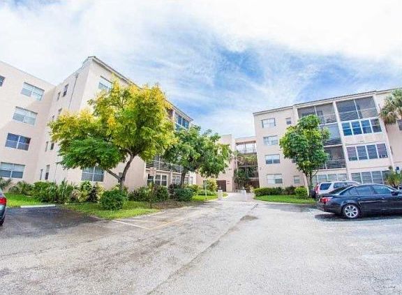 2nd image of 2800 Somerset Dr APT 407J