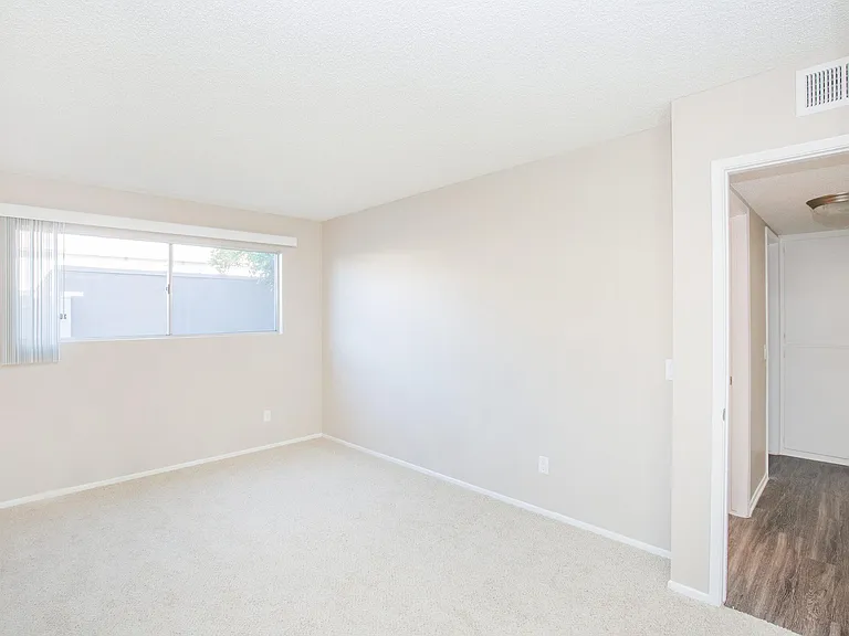 Huntington Highlander Apartment Homes — Photo 18