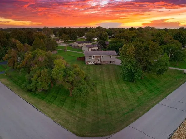 1017 Willett St, Burlington, KS 66839