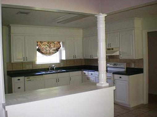 3rd image of 1549 Crawford Dr
