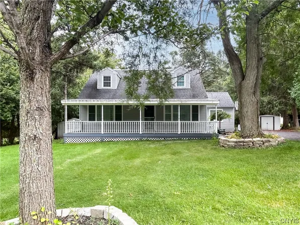 4896 Velasko Rd, Syracuse, NY 13215