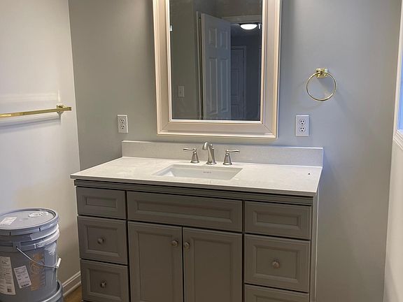 4th image of 45550 Lakeside Ln