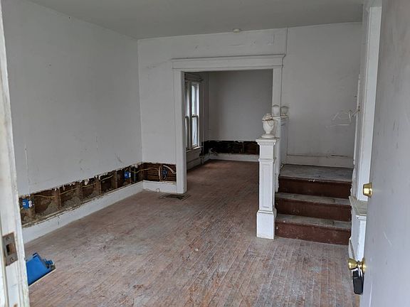 2nd image of 110 E Beard Ave