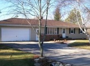 W8575 Hickory Ct, Hortonville, WI 54944