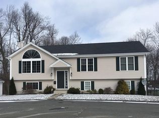 27 Larkspur Rd, Holden, MA 01520