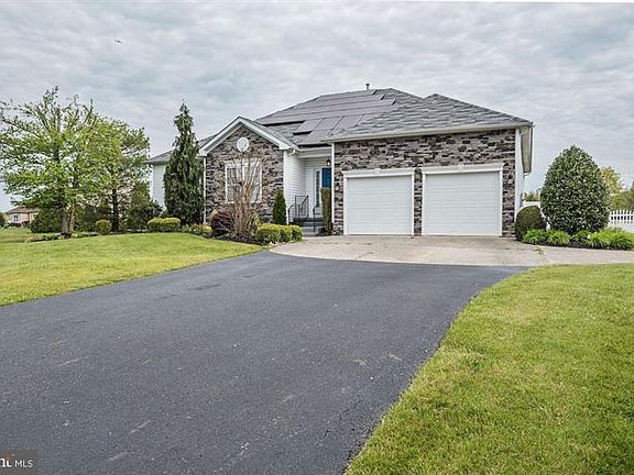 5th image of 4 Thornwood Dr