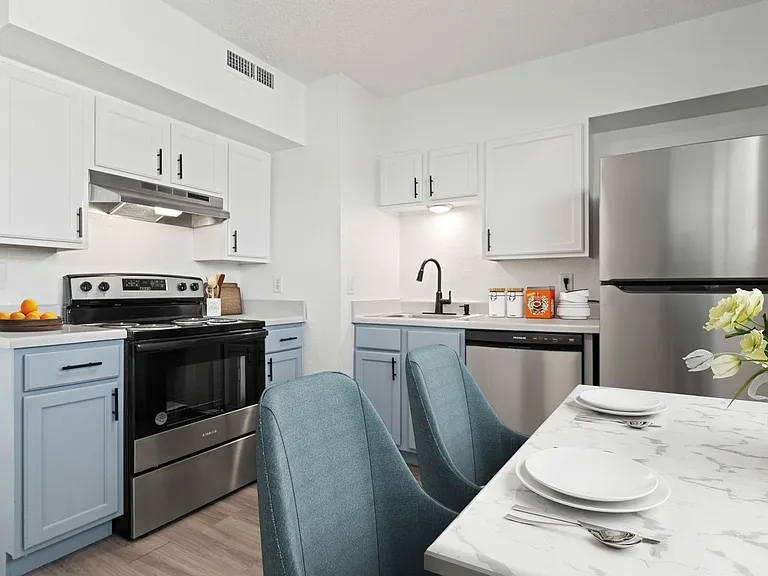 Midpoint on Wilshire - $79 Rent Reduction PLUS $300 OFF Move-In Costs on 2 Bedrooms! *Limited to ... — Photo 8