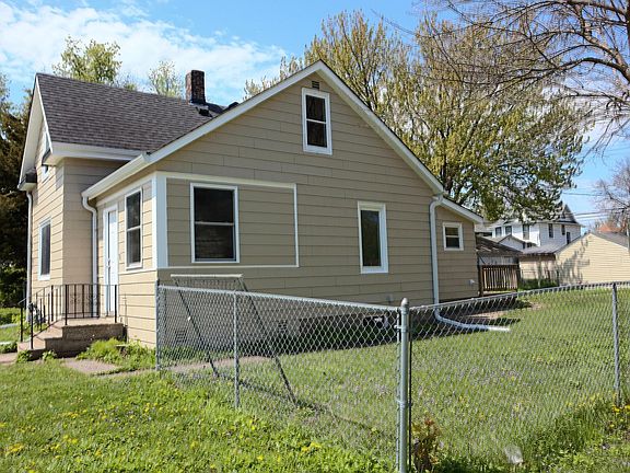 3rd image of 1021 Minnehaha Ave E