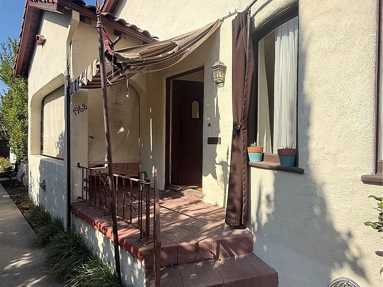 1968 E Washington Blvd — Photo 2