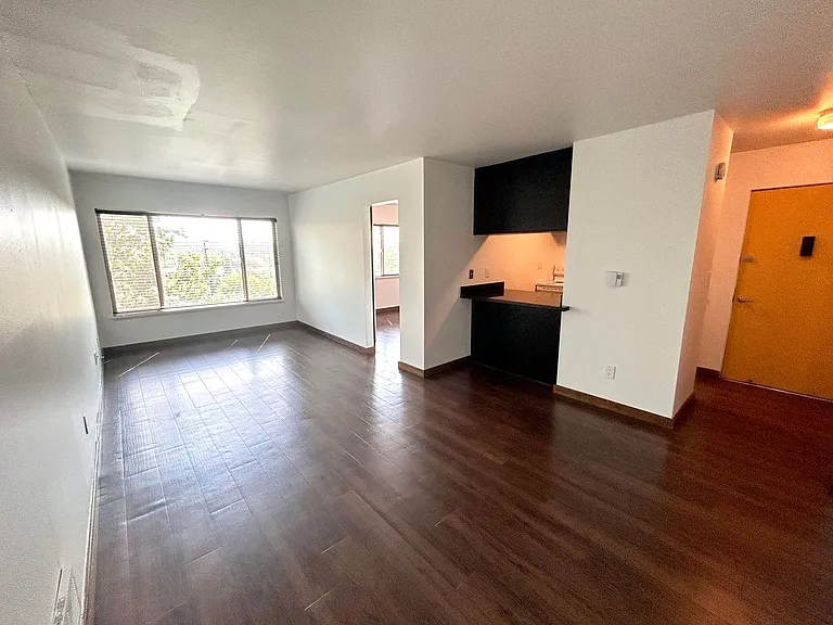 Bayview Apartments — Photo 97