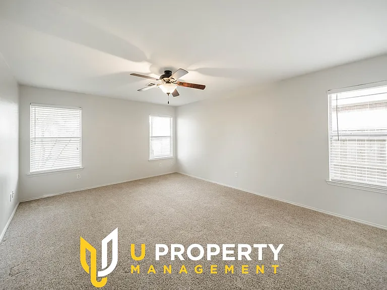 2211 Lilac Cir — Photo 15