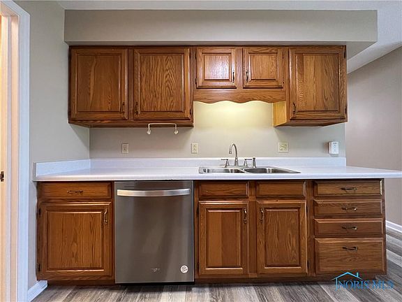 5th image of 29 Westwood Ct