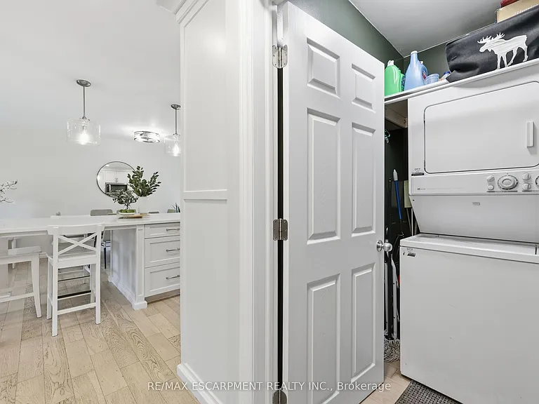 52 Grand Ave — Photo 16