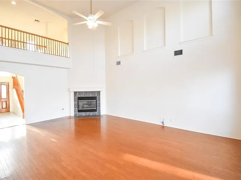 2101 Smoke Tree Trl — Photo 4