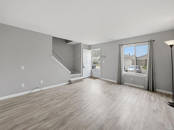 4th image of 29230 Brittany Dr