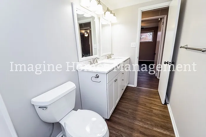 1879 Hillsdale Dr — Photo 11