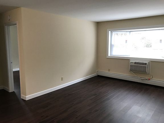 4th image of 26 Hasbrouck Dr APT D