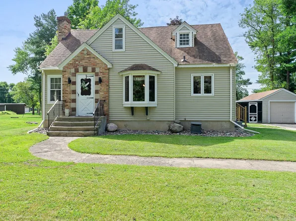 433 11th Ave SW, Cambridge, MN 55008