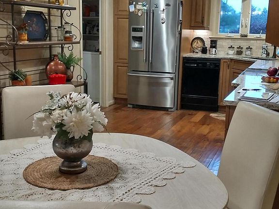 4th image of 4 Foxhill Circle