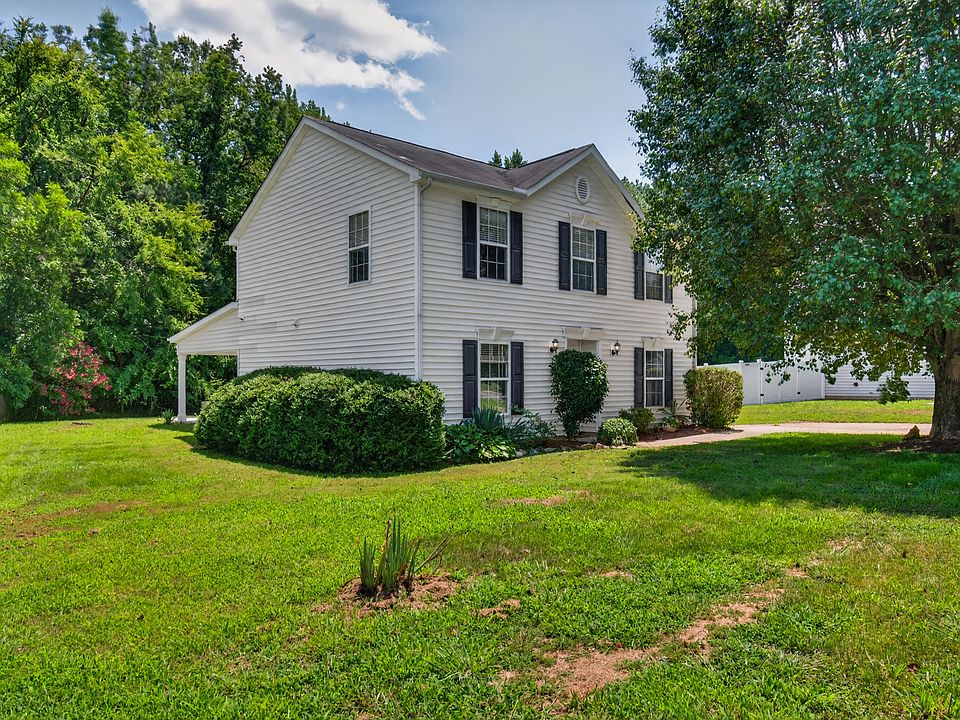 1st image of 38 Silverstone Dr