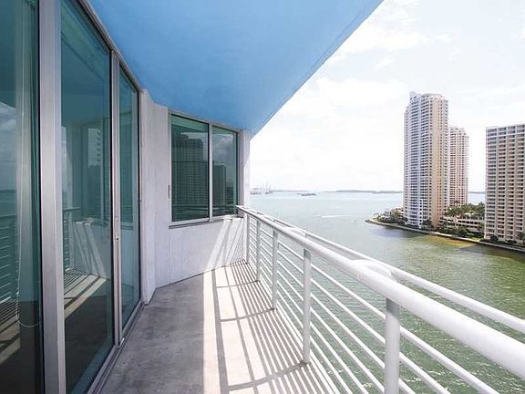 2nd image of 325 Biscayne Blvd #1519